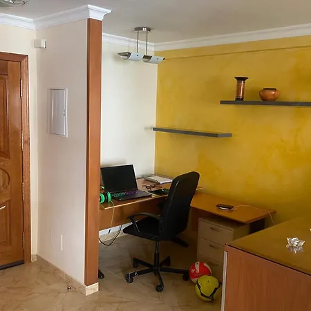 Avenida Mijas * 푸엔히롤라